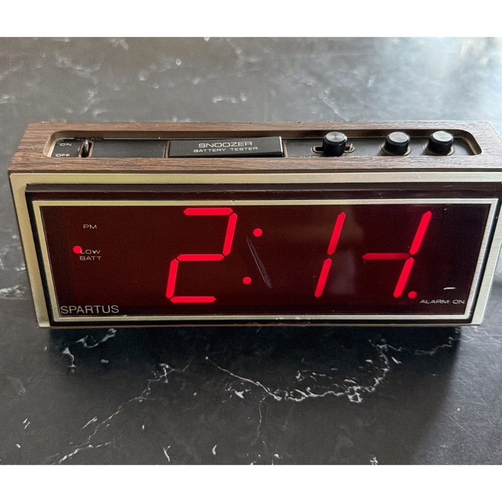 Vintage Spartus Model 1099 Digital LED Alarm Clock Wood Grain Battery Backup